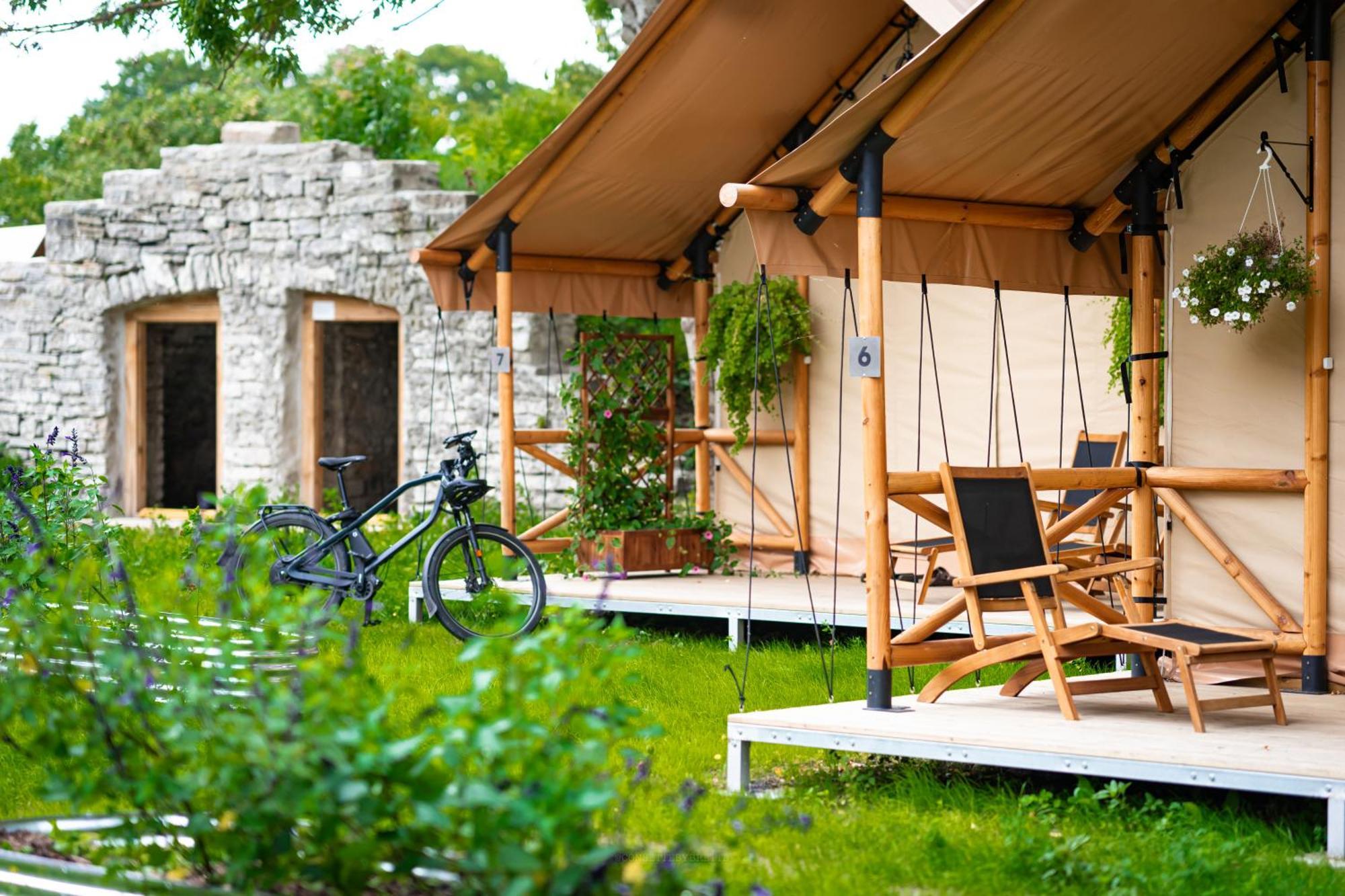 Mia Glamping Hotel Orissaare Екстериор снимка