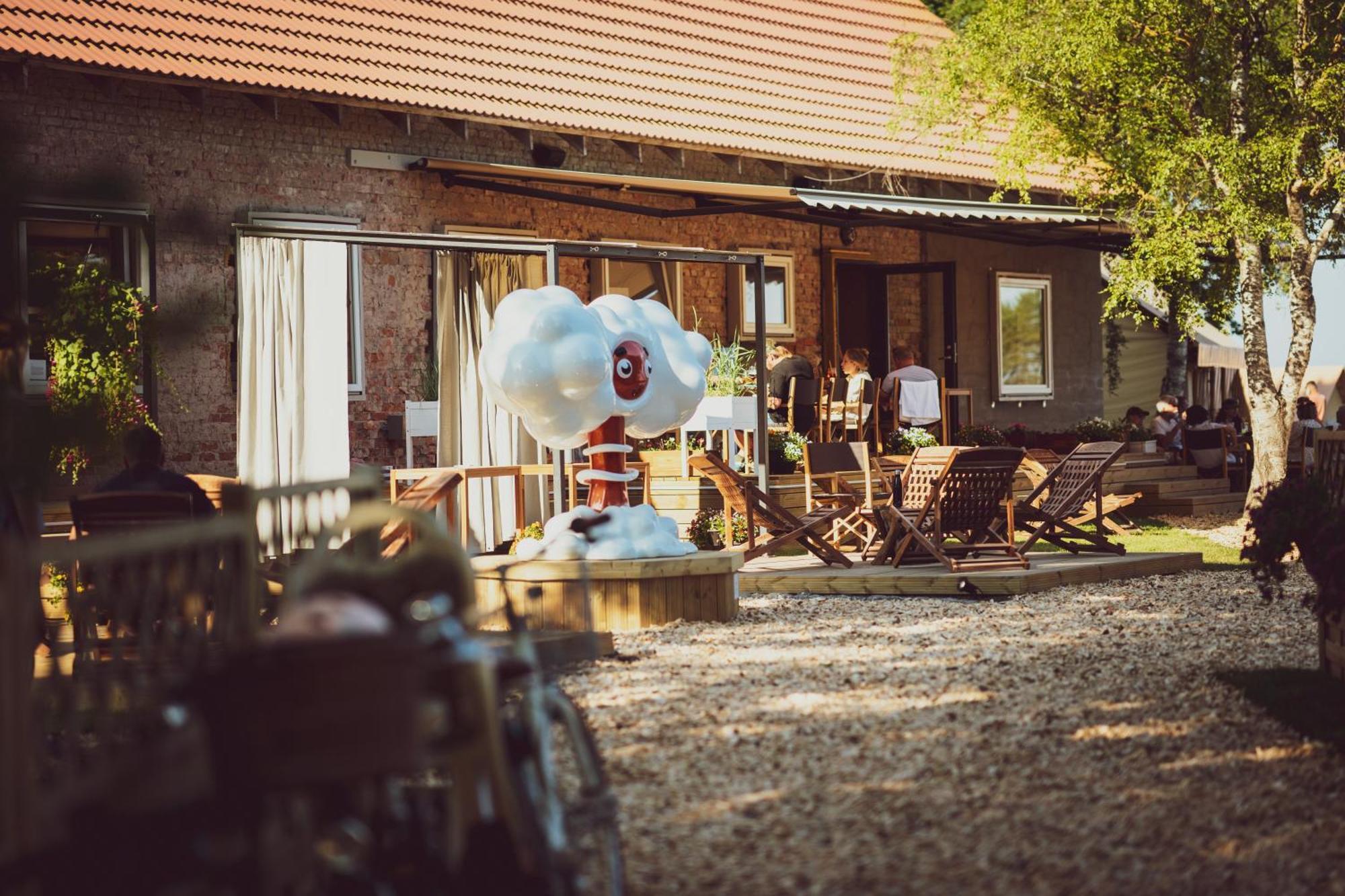 Mia Glamping Hotel Orissaare Екстериор снимка