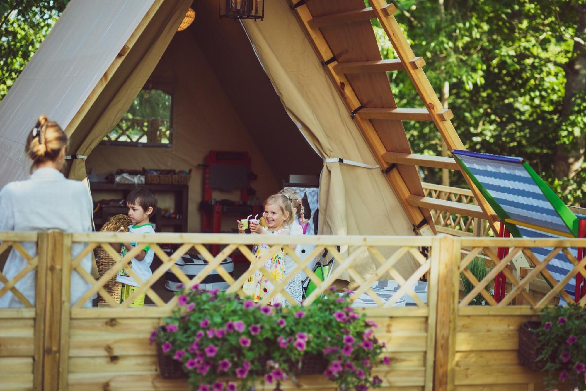 Mia Glamping Hotel Orissaare Екстериор снимка