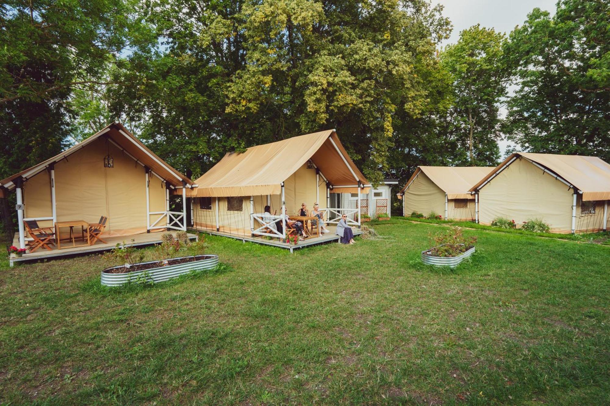 Mia Glamping Hotel Orissaare Екстериор снимка