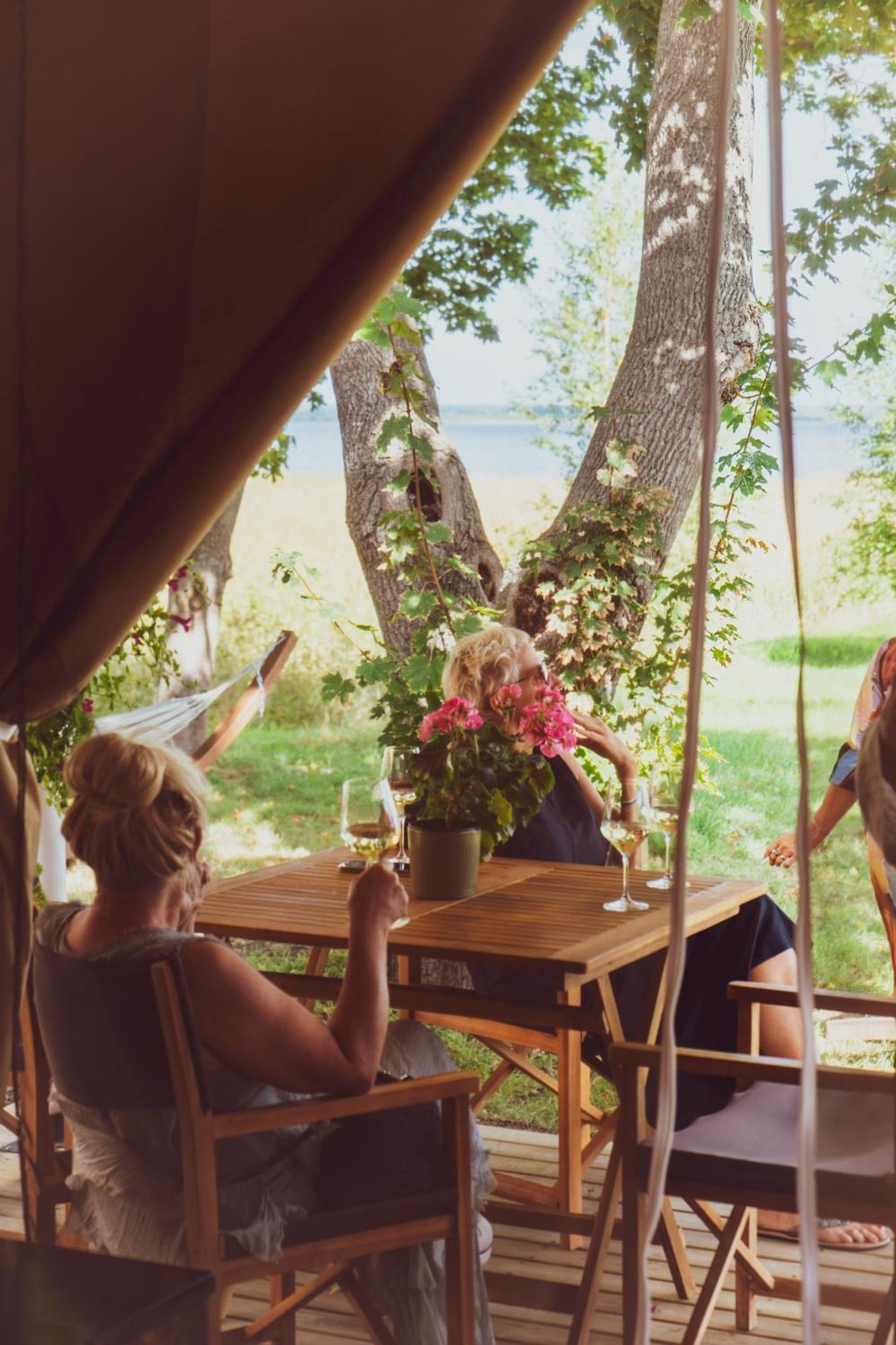 Mia Glamping Hotel Orissaare Екстериор снимка